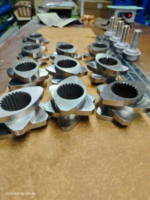 Twin Screw Extruder Kneading Blok Dengan Serat Kaca / Kalsium Karbonat