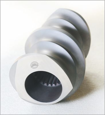 Tiga Flighted Twin Extruder Machine Screws Metal Warna Uniformitas Shear Tinggi Elemen Sekrup Extruder